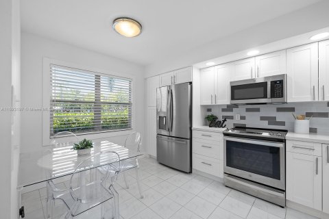 Copropriété à vendre à Pembroke Pines, Floride: 2 chambres, 110.74 m2 № 1206178 - photo 5