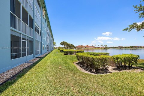 Copropriété à vendre à Pembroke Pines, Floride: 2 chambres, 110.74 m2 № 1206178 - photo 24