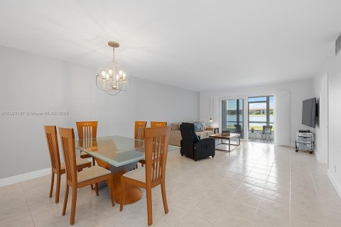 Copropriété à vendre à Pembroke Pines, Floride: 2 chambres, 110.74 m2 № 1206178 - photo 7