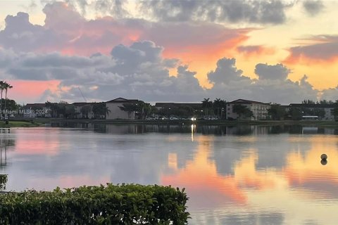 Condo in Pembroke Pines, Florida, 2 bedrooms  № 1206178 - photo 27