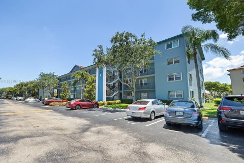 Copropriété à vendre à Pembroke Pines, Floride: 2 chambres, 110.74 m2 № 1206178 - photo 29