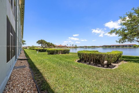 Condo in Pembroke Pines, Florida, 2 bedrooms  № 1206178 - photo 25