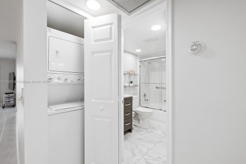 Copropriété à vendre à Pembroke Pines, Floride: 2 chambres, 110.74 m2 № 1206178 - photo 21