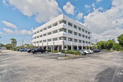 Commercial property in Pompano Beach, Florida № 1206177 - photo 5