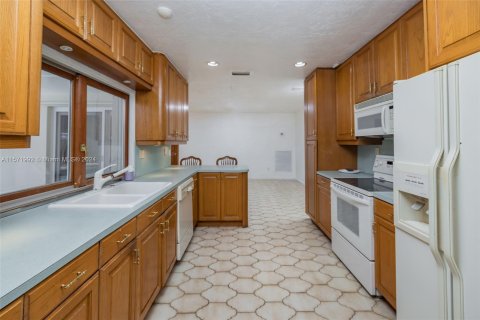 Casa en venta en Miami Lakes, Florida, 4 dormitorios, 220.74 m2 № 1128545 - foto 9