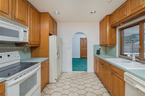 Casa en venta en Miami Lakes, Florida, 4 dormitorios, 220.74 m2 № 1128545 - foto 8