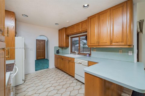 Casa en venta en Miami Lakes, Florida, 4 dormitorios, 220.74 m2 № 1128545 - foto 10