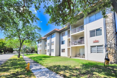 Condominio en venta en Miami Lakes, Florida, 2 dormitorios, 83.61 m2 № 1128546 - foto 1