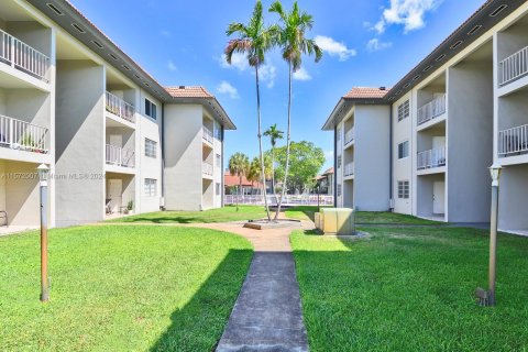Condominio en venta en Miami Lakes, Florida, 2 dormitorios, 83.61 m2 № 1128546 - foto 16