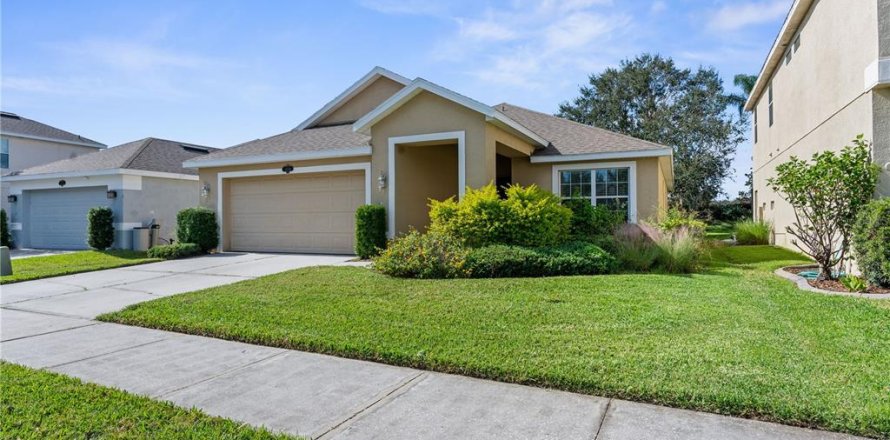 House in Tampa, Florida 4 bedrooms, 174.66 sq.m. № 1429462