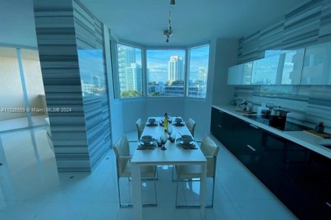 Condominio en venta en Miami Beach, Florida, 1 dormitorio, 107.77 m2 № 986839 - foto 3