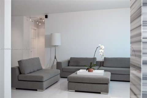 Condo in Miami Beach, Florida, 1 bedroom  № 986839 - photo 5