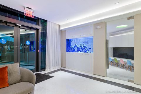 Condo in Miami Beach, Florida, 1 bedroom  № 986839 - photo 24