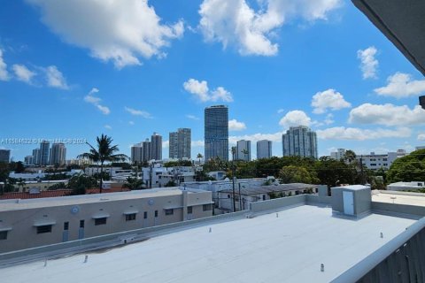 Condo in Miami Beach, Florida, 1 bedroom  № 1173377 - photo 1