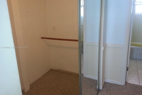 Condo in Miami Beach, Florida, 1 bedroom  № 1173377 - photo 18