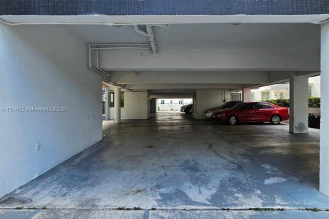 Condo in Miami Beach, Florida, 1 bedroom  № 1173377 - photo 3