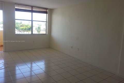 Condo in Miami Beach, Florida, 1 bedroom  № 1173377 - photo 15