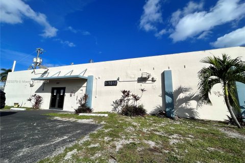 Propiedad comercial en venta en Hollywood, Florida № 976114 - foto 24