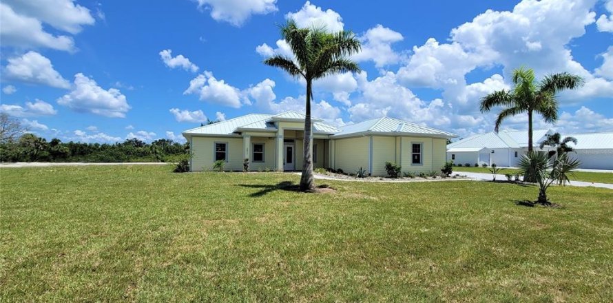 House in Punta Gorda, Florida 4 bedrooms, 240.25 sq.m. № 646732