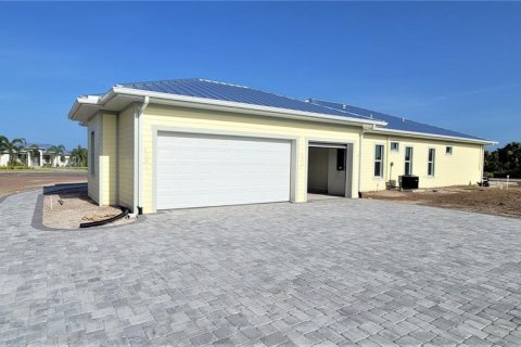 House in Punta Gorda, Florida 4 bedrooms, 240.25 sq.m. № 646732 - photo 20