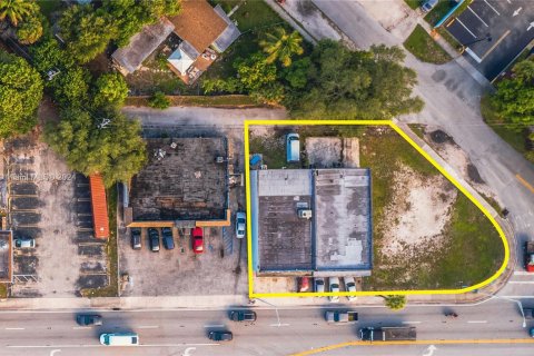 Commercial property in North Miami, Florida № 1155372 - photo 3