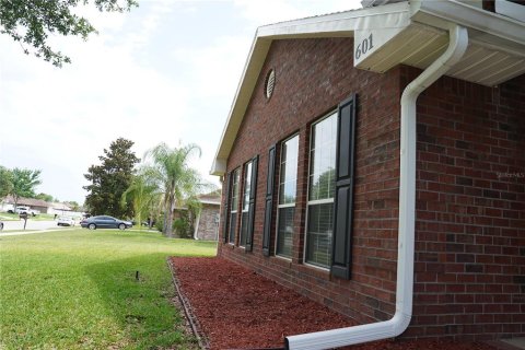 House in DeLand, Florida 4 bedrooms, 278.71 sq.m. № 1307438 - photo 7