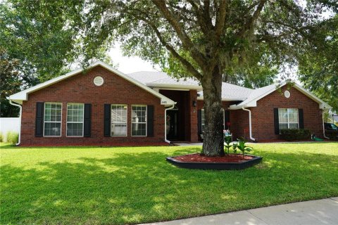 House in DeLand, Florida 4 bedrooms, 278.71 sq.m. № 1307438 - photo 1