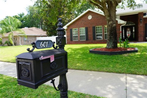 House in DeLand, Florida 4 bedrooms, 278.71 sq.m. № 1307438 - photo 2