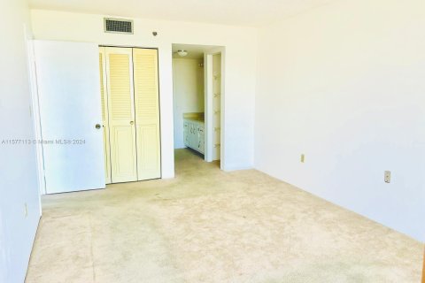 Condominio en venta en Pembroke Pines, Florida, 1 dormitorio, 68.75 m2 № 1146435 - foto 9