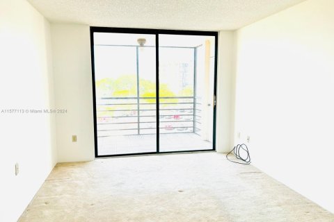 Condominio en venta en Pembroke Pines, Florida, 1 dormitorio, 68.75 m2 № 1146435 - foto 8