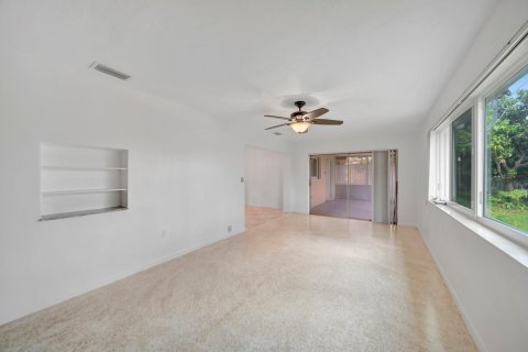 House in Pembroke Pines, Florida 3 bedrooms, 146.6 sq.m. № 1151641 - photo 22