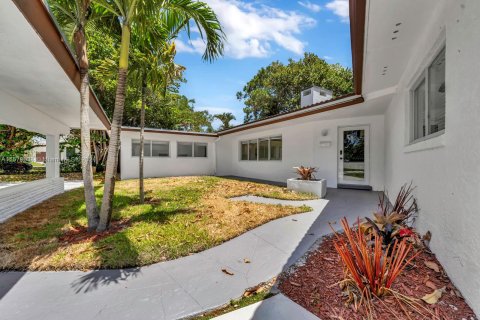 House in Wilton Manors, Florida 3 bedrooms, 161 sq.m. № 1153879 - photo 3