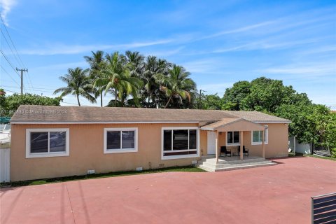 Casa en venta en Hialeah, Florida, 4 dormitorios, 146.32 m2 № 1370817 - foto 24