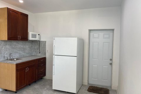 Casa en venta en Hialeah, Florida, 4 dormitorios, 146.32 m2 № 1370817 - foto 15