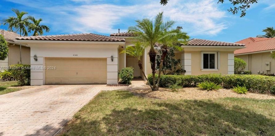 Villa ou maison à Pembroke Pines, Floride 4 chambres, 251.02 m2 № 1325760