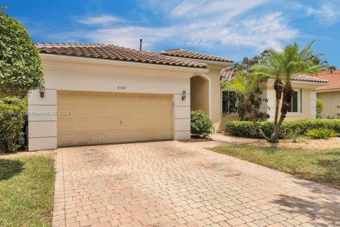 Villa ou maison à vendre à Pembroke Pines, Floride: 4 chambres, 251.02 m2 № 1325760 - photo 2