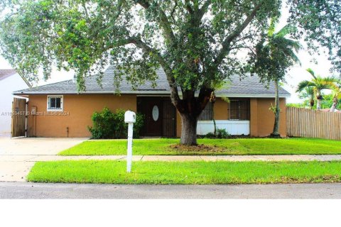 Villa ou maison à vendre à Miami, Floride: 3 chambres, 127 m2 № 1380102 - photo 1