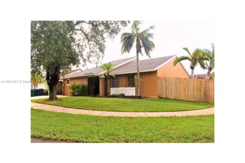 House in Miami, Florida 3 bedrooms, 127 sq.m. № 1380102 - photo 3