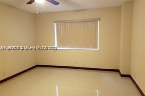 Condominio en venta en North Lauderdale, Florida, 2 dormitorios, 125.42 m2 № 855388 - foto 16