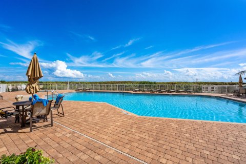 Condo in Hutchinson Island South, Florida, 3 bedrooms  № 714339 - photo 9