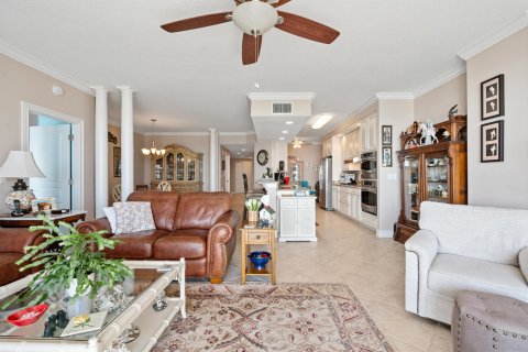 Condo in Hutchinson Island South, Florida, 3 bedrooms  № 714339 - photo 28