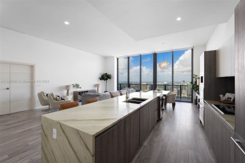 Condominio en venta en Miami, Florida, 3 dormitorios, 234.21 m2 № 1431364 - foto 12