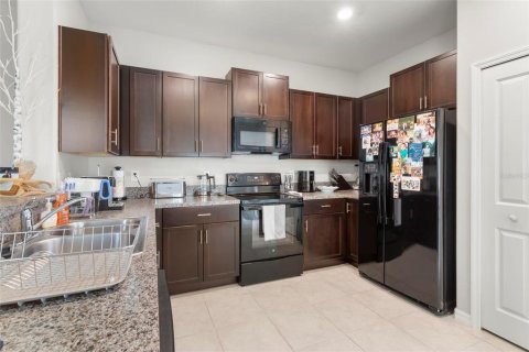 Townhouse in Tampa, Florida 2 bedrooms, 143.81 sq.m. № 884943 - photo 8