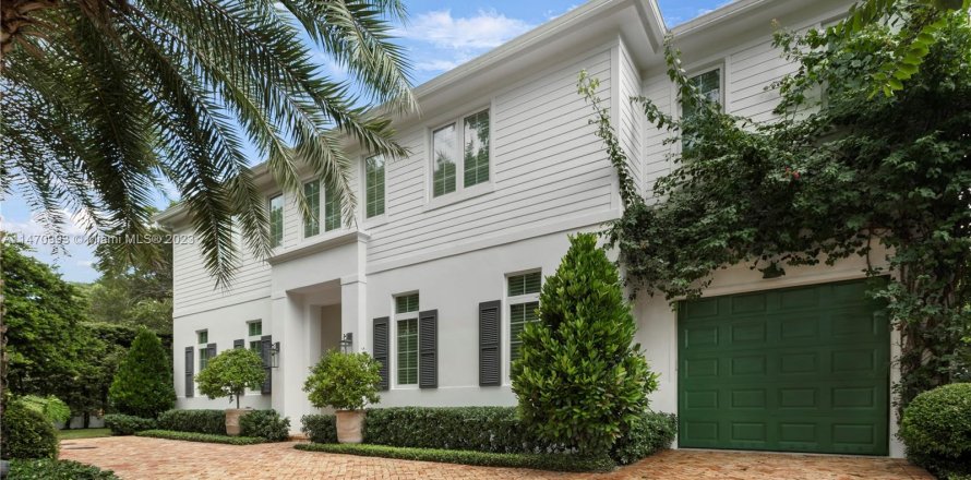 Casa en Coral Gables, Florida 4 dormitorios, 305.46 m2 № 782122