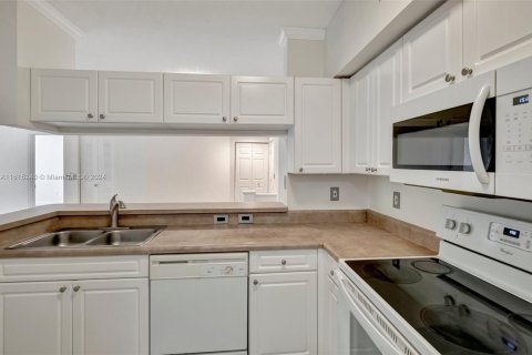 Condo in Sunny Isles Beach, Florida, 2 bedrooms  № 1281953 - photo 10