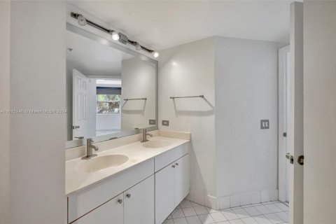 Copropriété à vendre à Sunny Isles Beach, Floride: 2 chambres, 95.13 m2 № 1281953 - photo 20