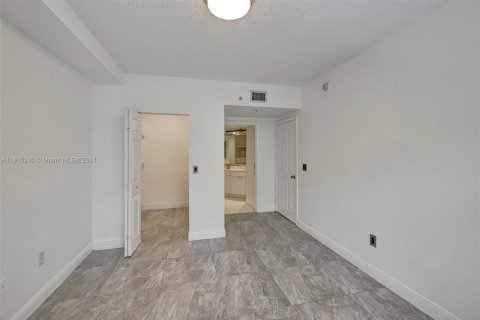 Copropriété à vendre à Sunny Isles Beach, Floride: 2 chambres, 95.13 m2 № 1281953 - photo 18