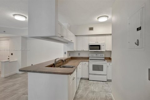 Condo in Sunny Isles Beach, Florida, 2 bedrooms  № 1281953 - photo 9