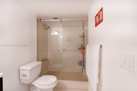 Condo in Aventura, Florida, 1 bedroom  № 1186148 - photo 18