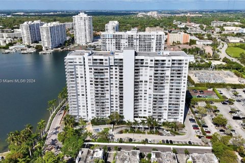 Condo in Aventura, Florida, 1 bedroom  № 1186148 - photo 1